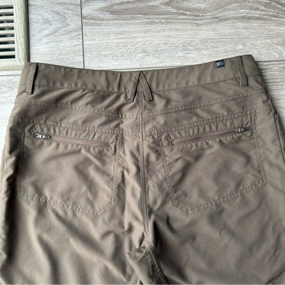 Mec Mountain  Equipment Co-op Relaxed Fit High Rise Brown Shorts - Picture 12 of 13